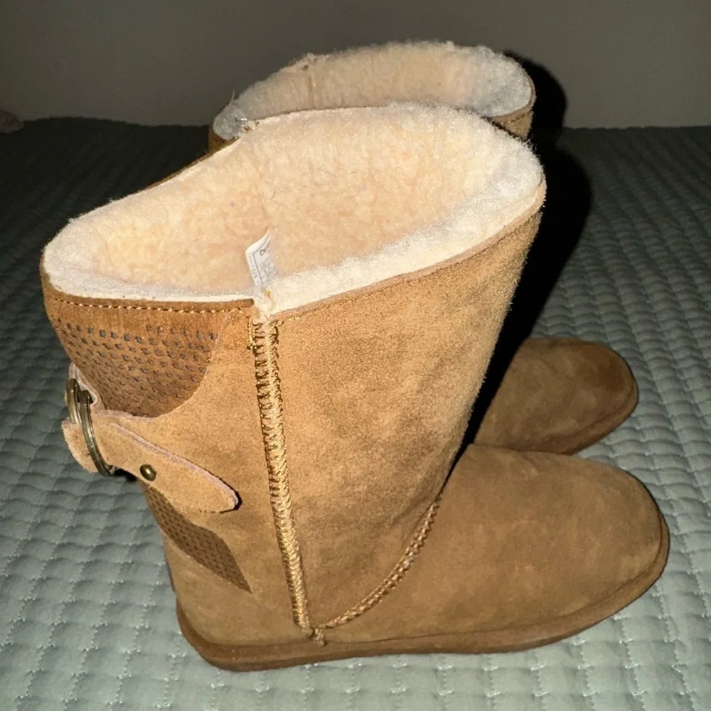 Bear Paw buckle back boots. Only worn twice. Size women’s 9